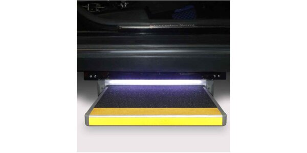 Electric side steps - comfort, safety and modern technology for vans &amp; buses - Electric side step: comfort & safety for vans